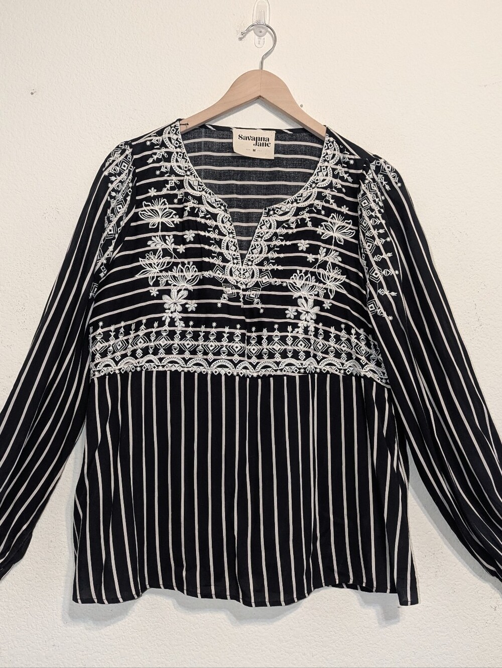 Savanna Jane Embroidered Black White Boho Peasant Blouse Top Size Medium